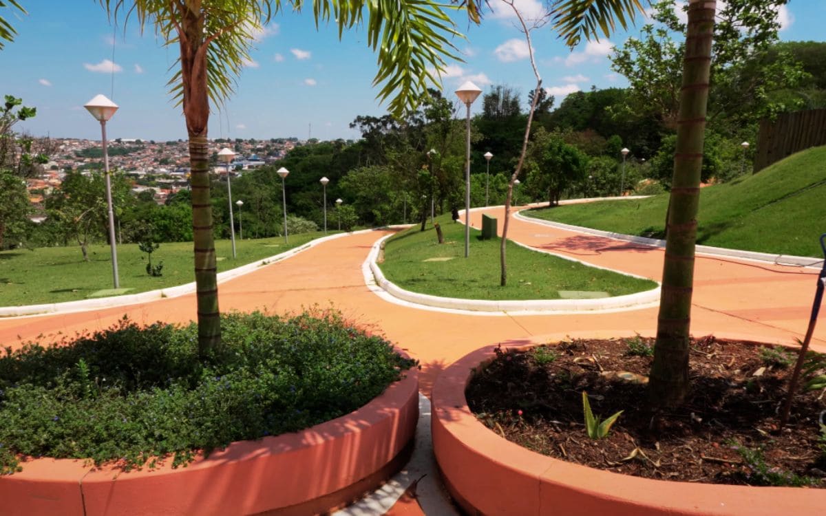 pistas de caminhada no parque do cristo em araxá