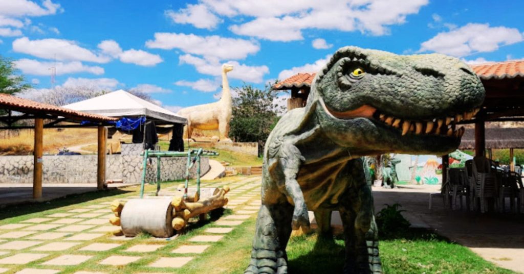 parque dos dinossauros em parelhas
