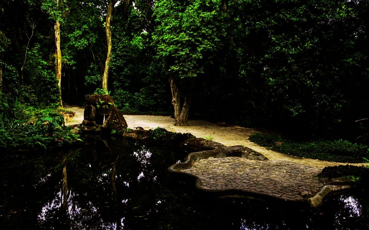 grutas e ruinas no parque lage