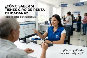 Mulher ajudando idoso com status de imposto em ambiente de escritório